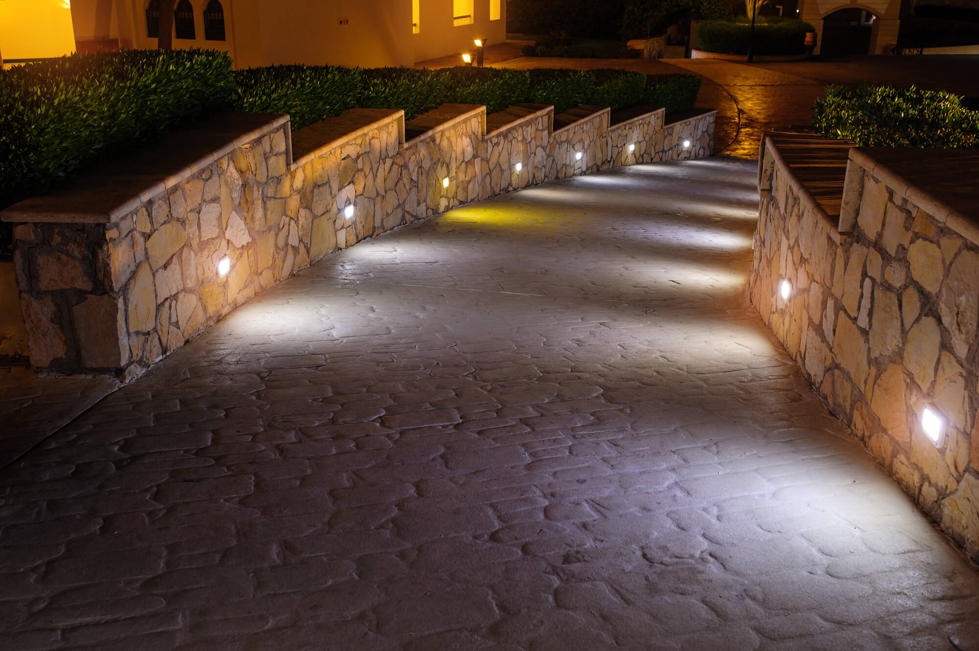 Garden with bushes and outdoor lighting