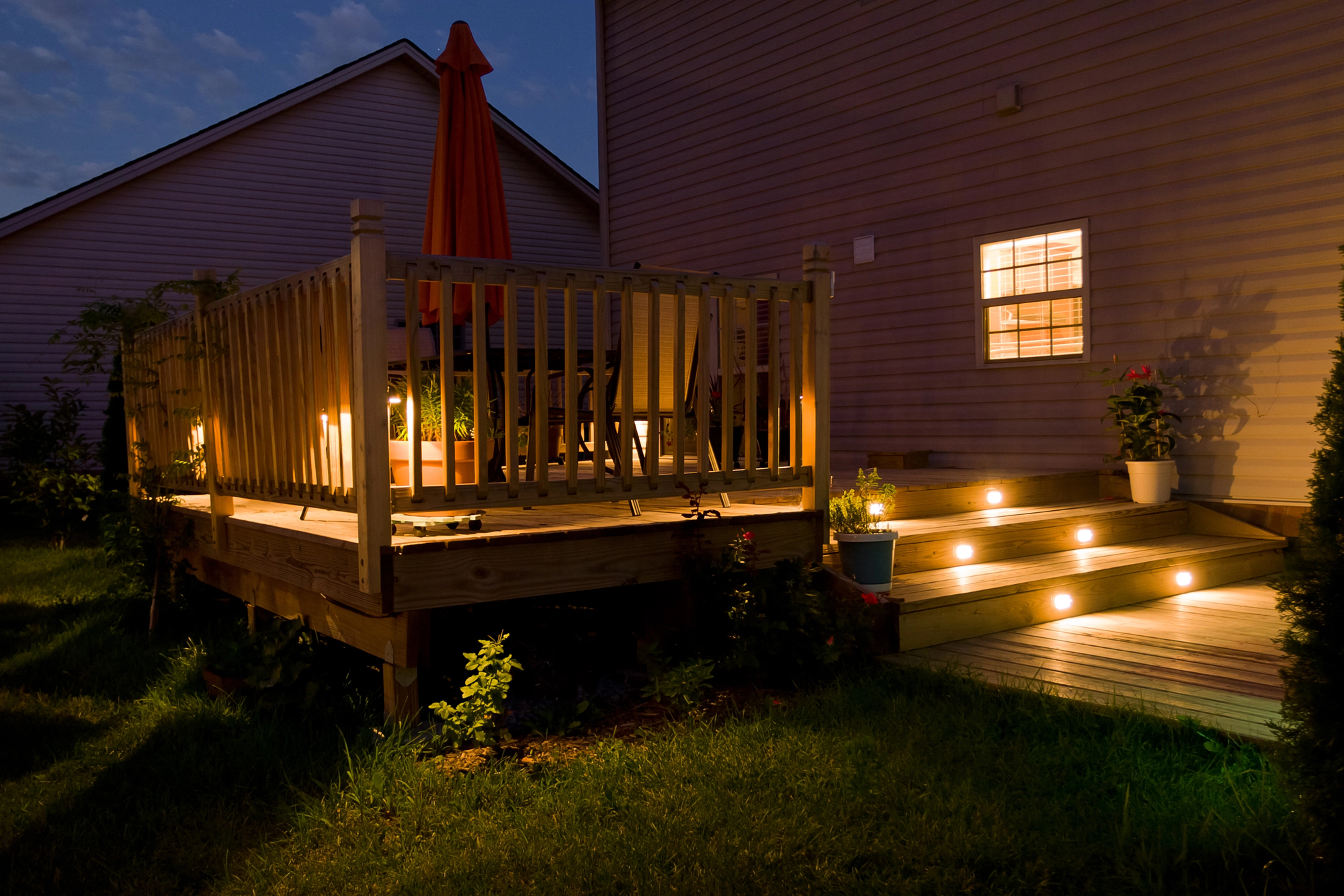 outdoor deck with perfect outdoor lighting